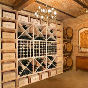 Элегантные винные шкафы из массива дерева на заказ